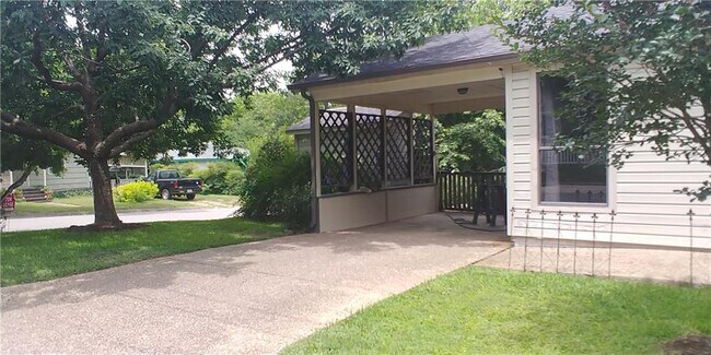 Foto del edificio - 4900 Avenue F