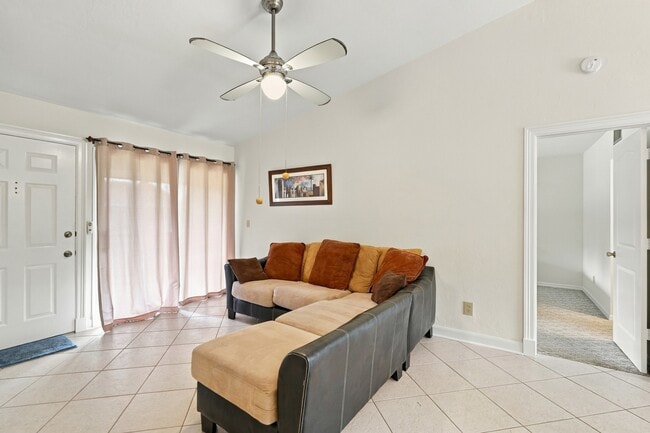 Foto del edificio - 5501 Rattlesnake Hammock Rd