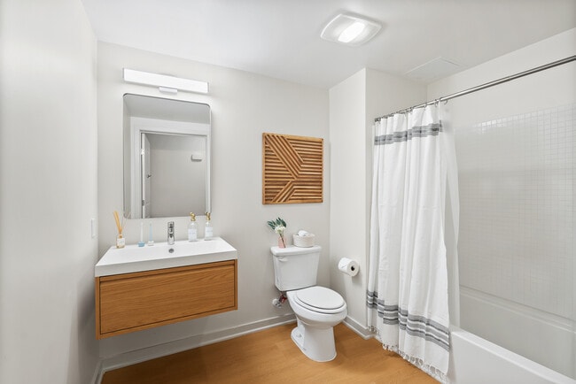 Baño compartido - FOUND Study Downtown Berkeley