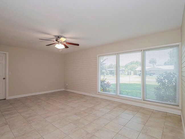 Foto del edificio - 855 28th Ave