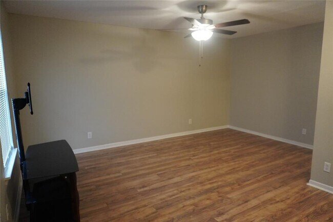 Foto del edificio - 107 E Willowick Ave