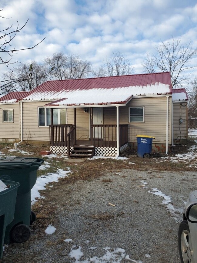 Building Photo - For Rent: 2 Bedroom, 1 Bathroom Home