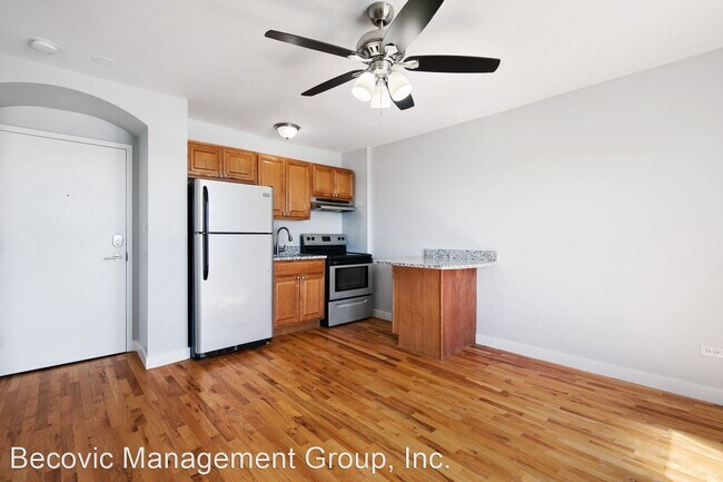 Building Photo - Studio, 1 bath Apartment - 7450-7456 N Gre...