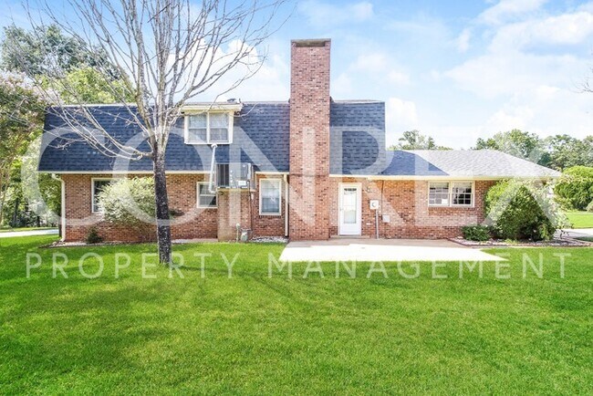Building Photo - Lovely 4 Bedroom Home