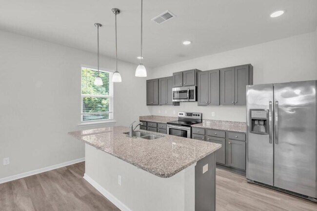 Building Photo - 706 Lenox Dr