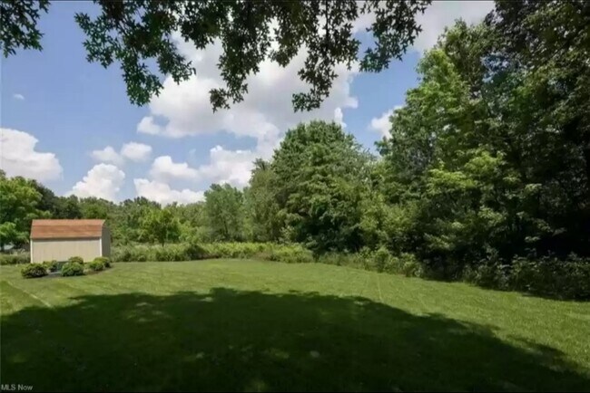 Foto del edificio - 1378 Devon Dr NW