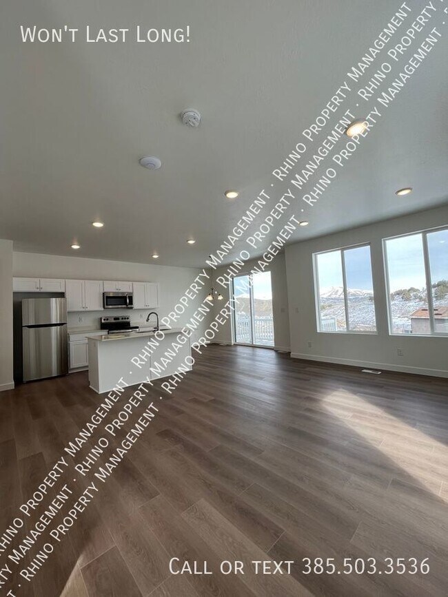 Building Photo - 3 Bedroom/2.5 Bathroom Townhome in Eagle M...