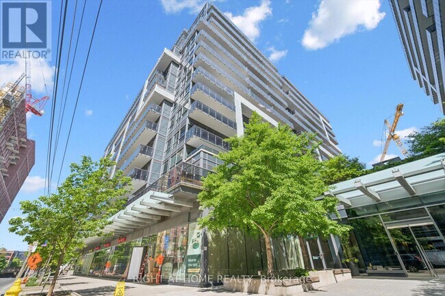 Photo du bâtiment - 1030 King St W