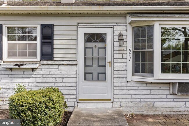 Foto del edificio - 1507 Clearbrook Ave