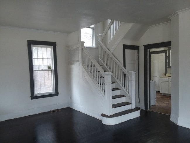 Building Photo - 158 Monterey St