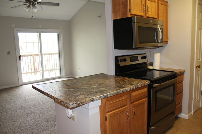 Building Photo - 29 N Cedar Lake Dr W