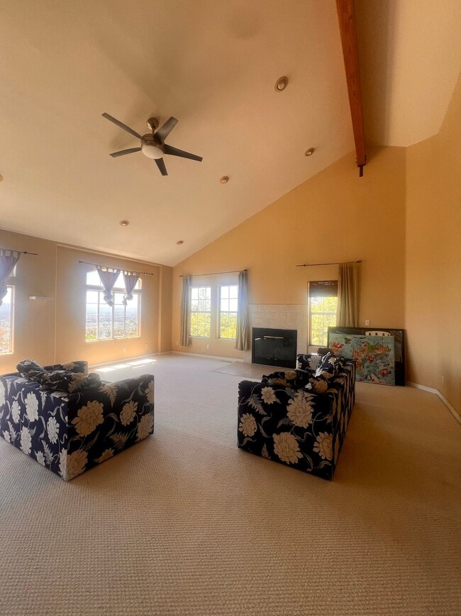 Building Photo - 10072 Roseview Dr