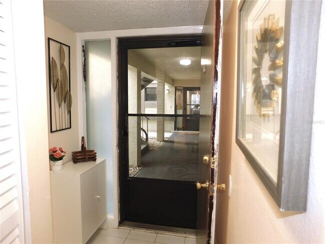 Foto del edificio - 207 Woodlake Wynde