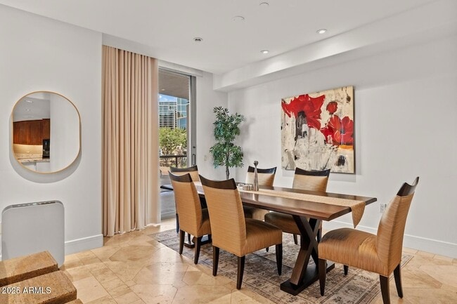 Foto del edificio - 2402 E Esplanade Ln