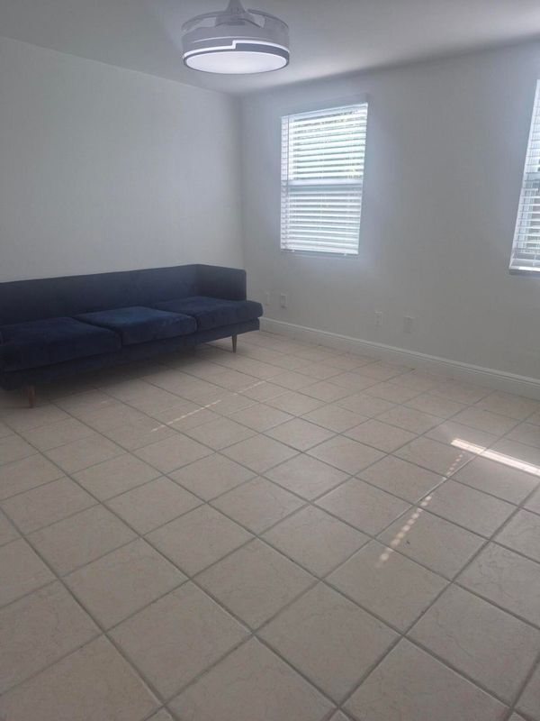 Foto del edificio - 428 Forest Hill Blvd