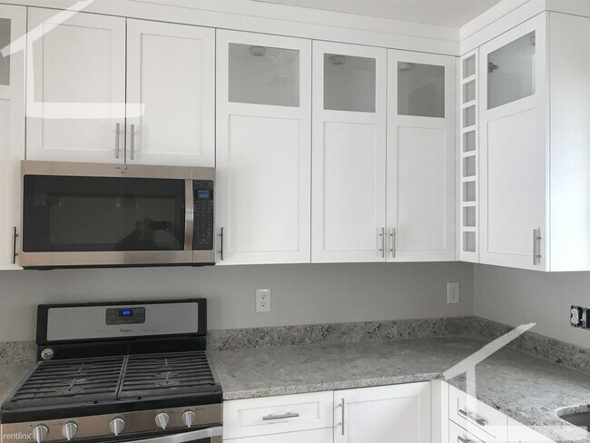 Foto del edificio - 5 br, 3 bath Duplex - 134 Parsons St 2