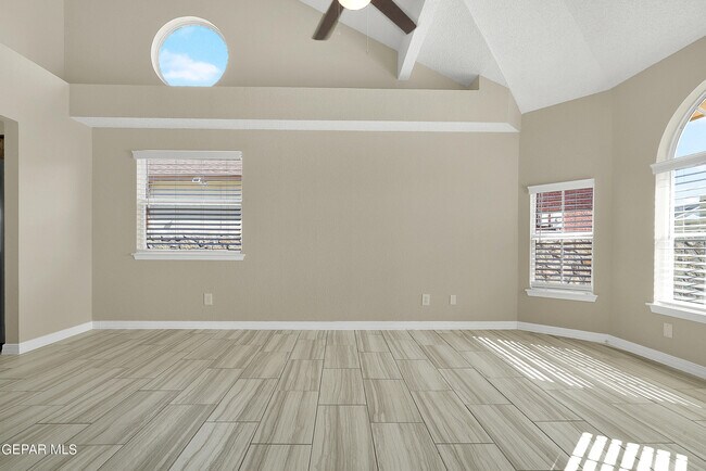 Building Photo - 7573 Plaza Taurina Dr