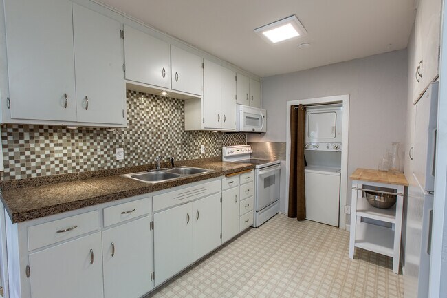 Foto del edificio - 2401 Birch Ln