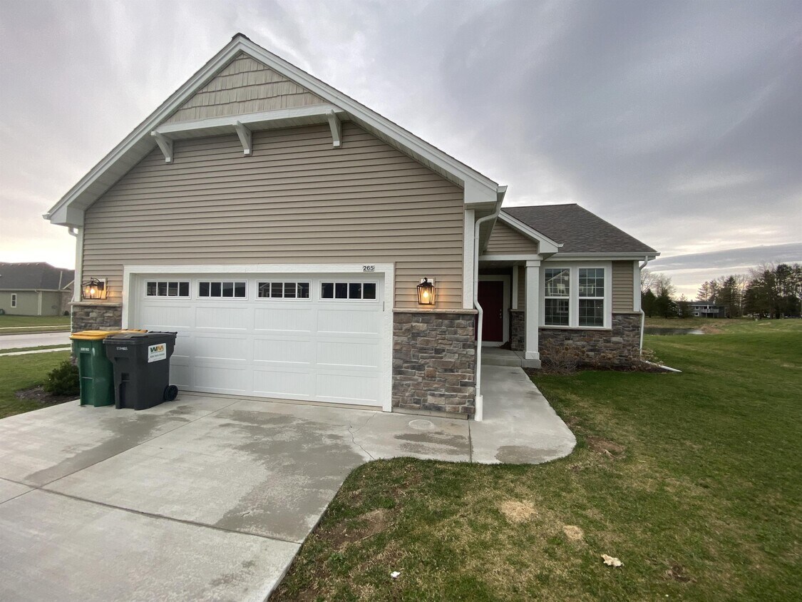 Foto principal - 265 Farmstead Dr E