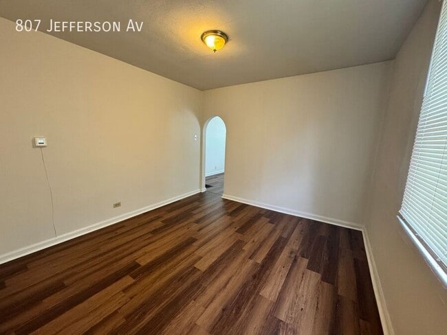 Building Photo - 807 Jefferson Ave