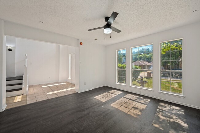 Foto del edificio - 5518 Heathercrest Dr