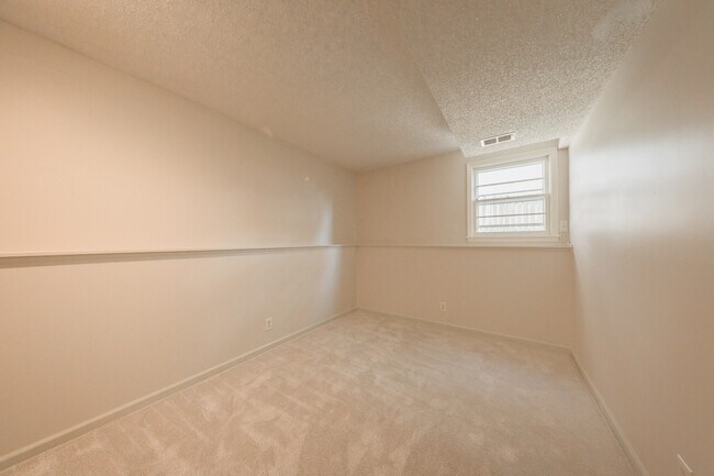 Foto del edificio - 10142 Noland Rd