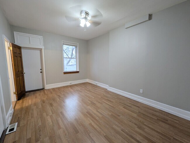 Foto del edificio - 3517 Giles Ave