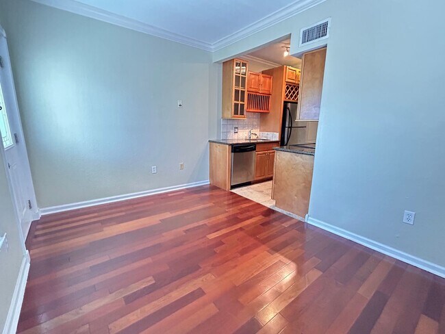 Foto del edificio - 1 bedroom 1 bath In the Heart of Downtown!
