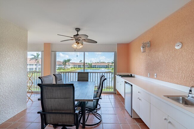 Building Photo - Spectacular Lake View 3-Bedroom\2 Bath Con...