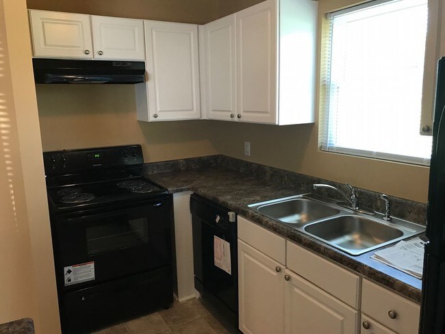 Building Photo - 427 D Lawson Road  - End Unit in Smyrna