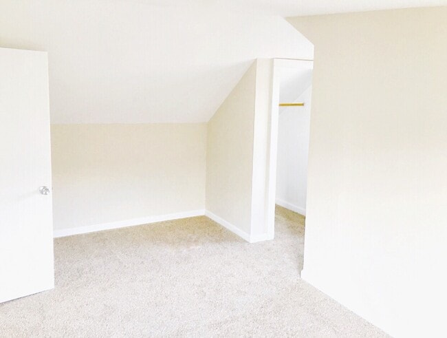 Building Photo - 496 Maryland Ave W