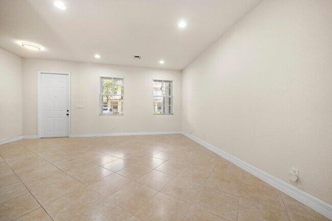 Building Photo - 948 NW 18th Ave