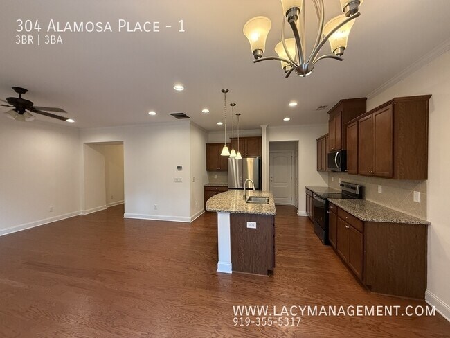 Foto del edificio - 304 Alamosa Pl