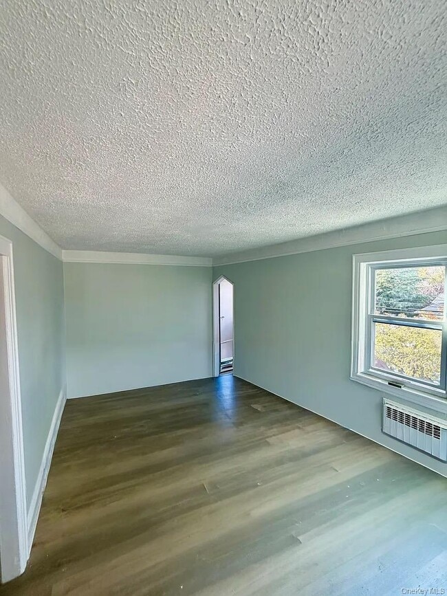 Building Photo - 111 Piccadilly Downs