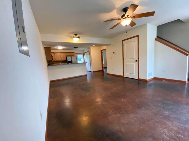 Building Photo - 6350 TAYLER Ct