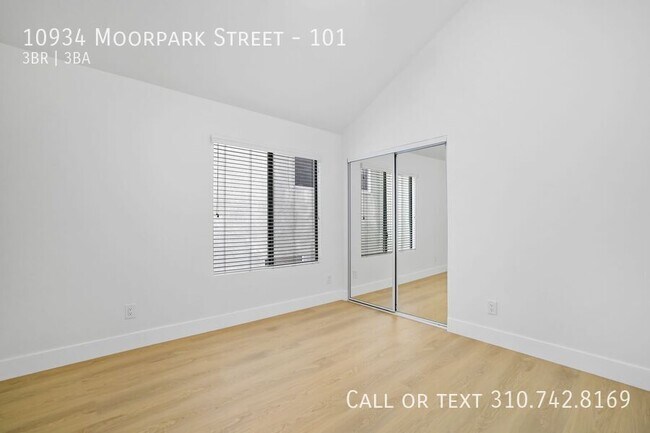 Foto del edificio - 10934 Moorpark St