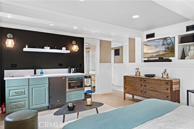 Building Photo - 255 Nyes Pl