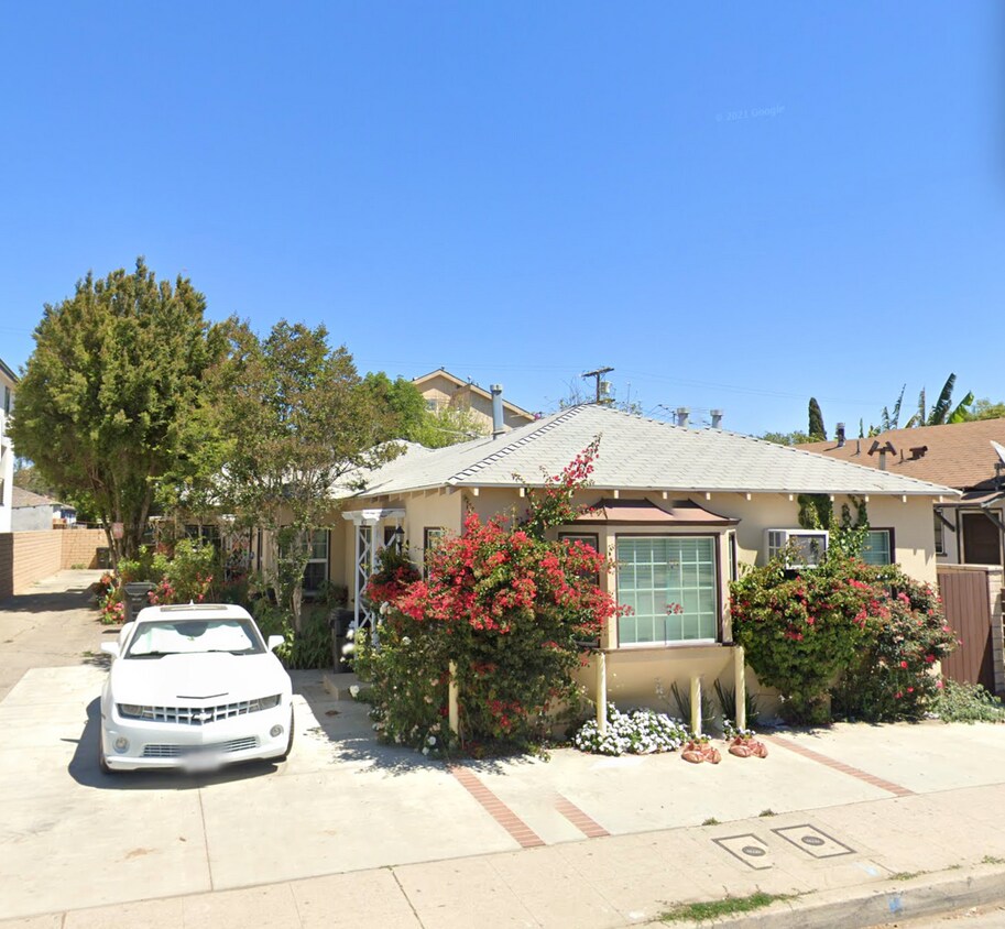 Primary Photo - 14239 Victory Blvd