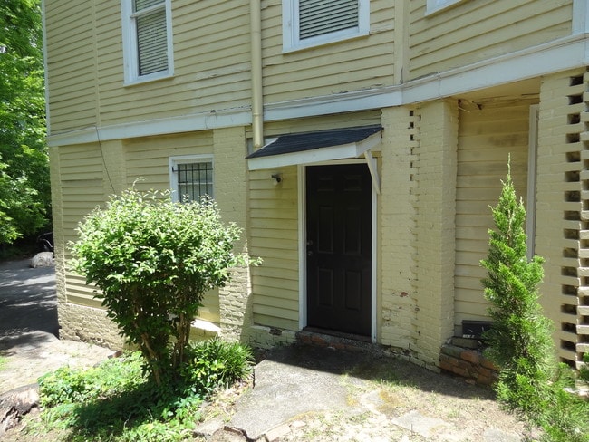Building Photo - 1063 Walnut St