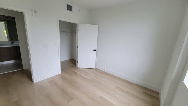 Foto del edificio - 2533 NE 183rd St