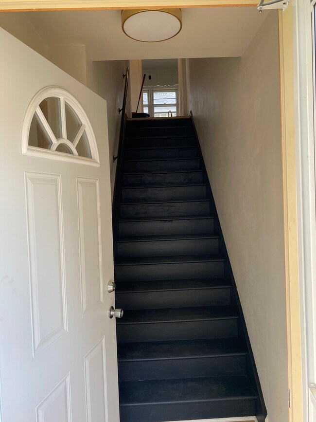 Entry - 314 E Main St