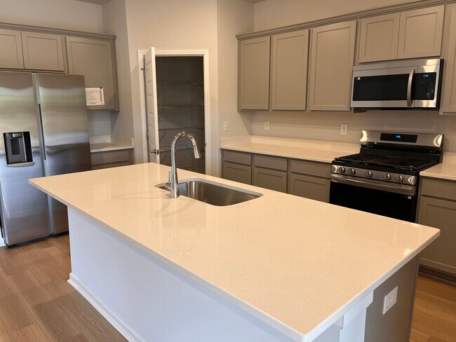 Foto del edificio - 127 Willow Rose Ln