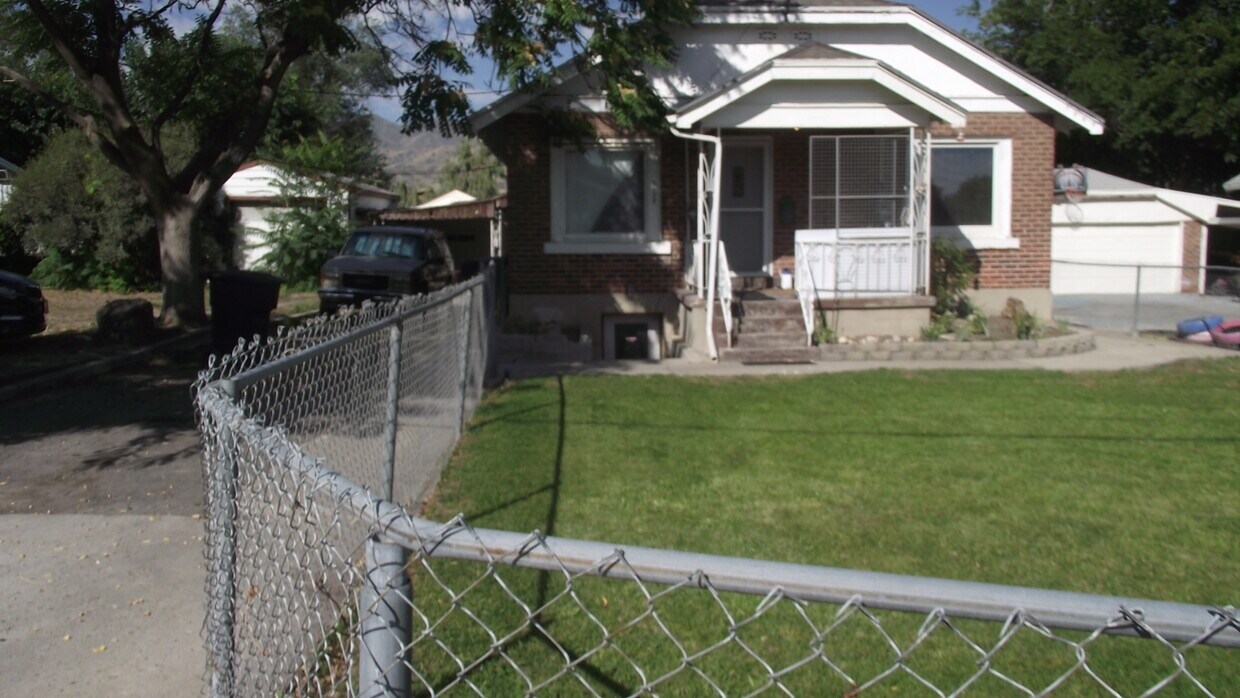 3174 S Broadway St Unit lower, Magna, UT 84044 Apartments in Magna, UT