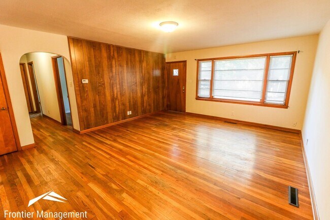 5 br, 2 bath House - 1416 Hillcrest photo'