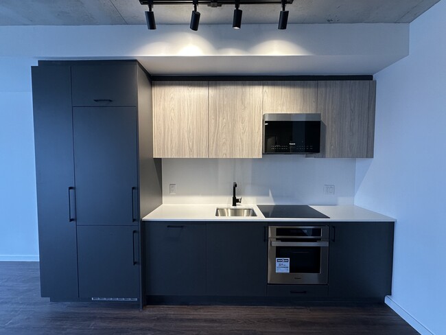 Photo du bâtiment - Modern Living at it Finest! (2 Bed, 2 Bath...