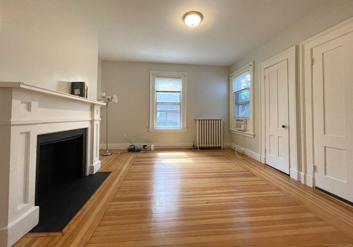 Primary Photo - 48 Lyon St