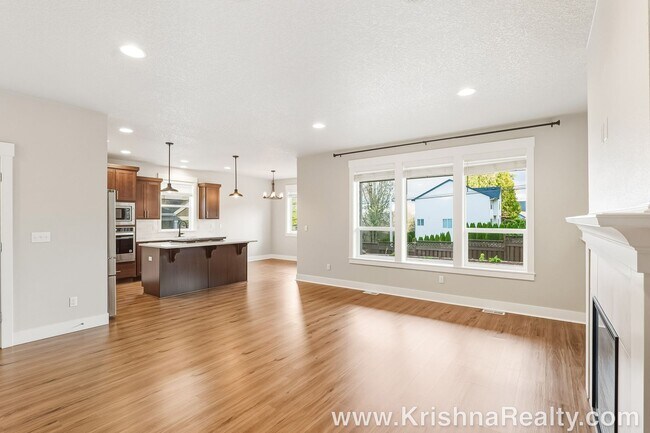 Foto del edificio - Beautiful 4 BD | 2.5 BA | Single-Family Home Located On Corner Lot | Charming Home in a Quiet Bea...