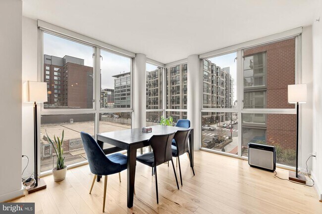 Foto del edificio - 1025 First St SE