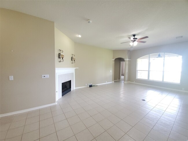 Foto del edificio - 7610 Broken Oak Ln