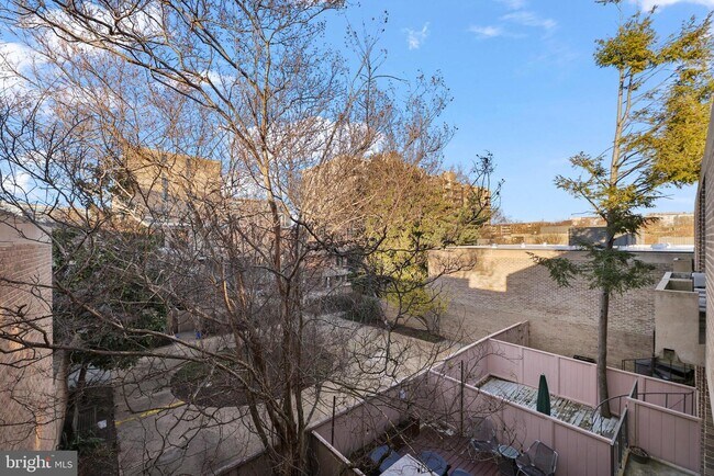 Foto del edificio - 387 N St SW